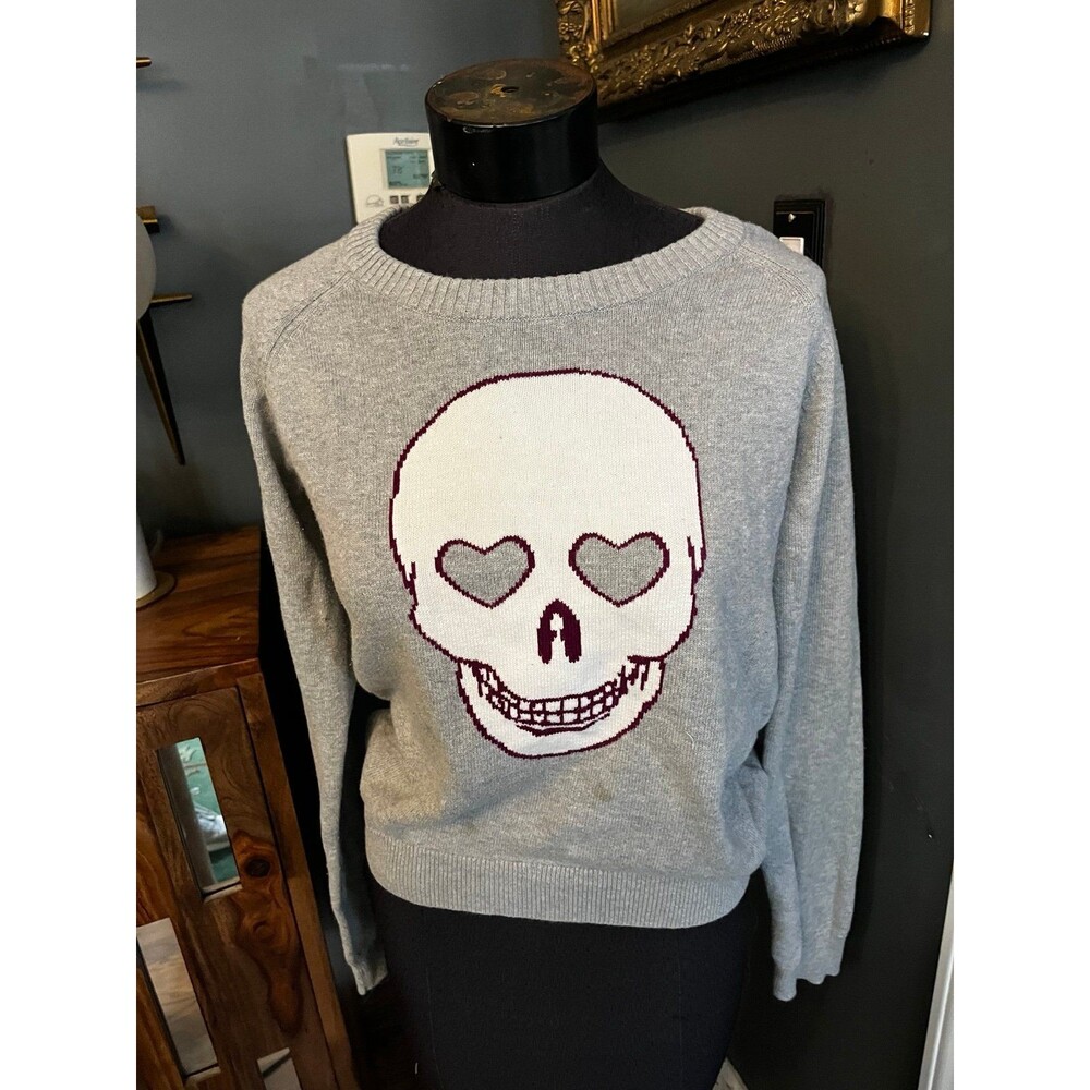 Aeropostale sz L women’s Gray Skull day of dead Heart Crewneck Sweater